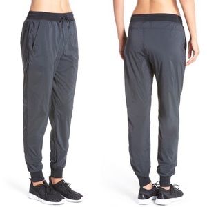 NIKE Bonded Woven Track Pants